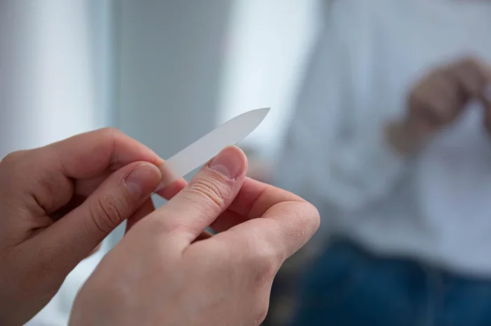 Does oral intake of omega6 affect the nails?