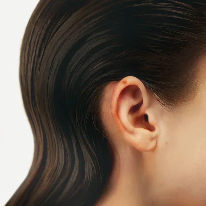 Silica: its beneficial effects on hair.