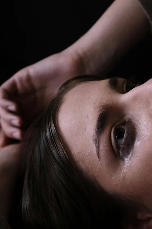 What behavior should one adopt when a milia causes pain?